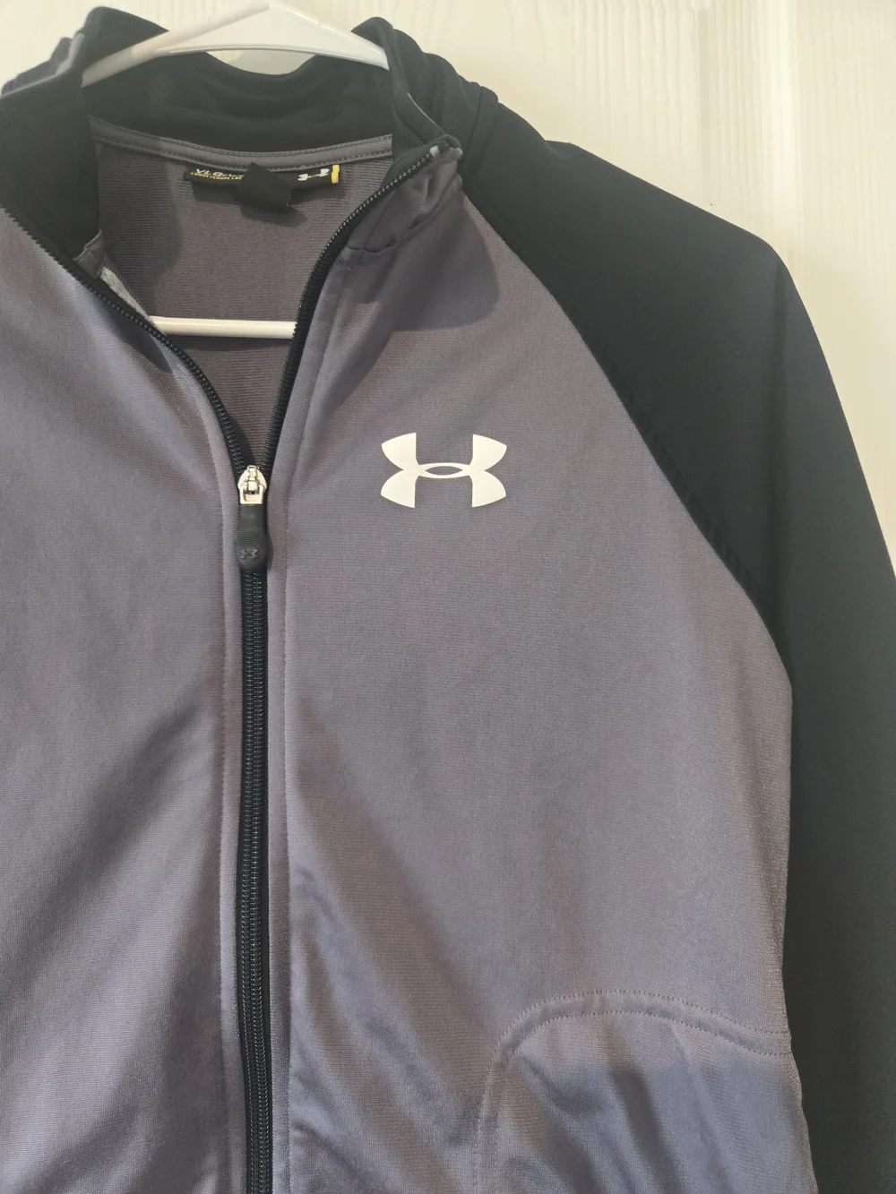 Under Armour Men’s Gray & Black Full-Zip Hooded Performance Jacket